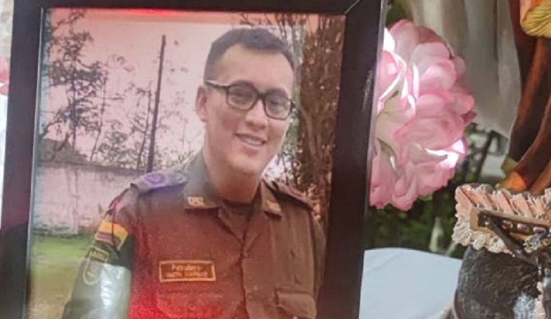 El patrullero Eleazar Smith Vargas Ladino, con 14 años en la Policía está adscrito al CAI de Mulaló en el municipio de Yumbo. 