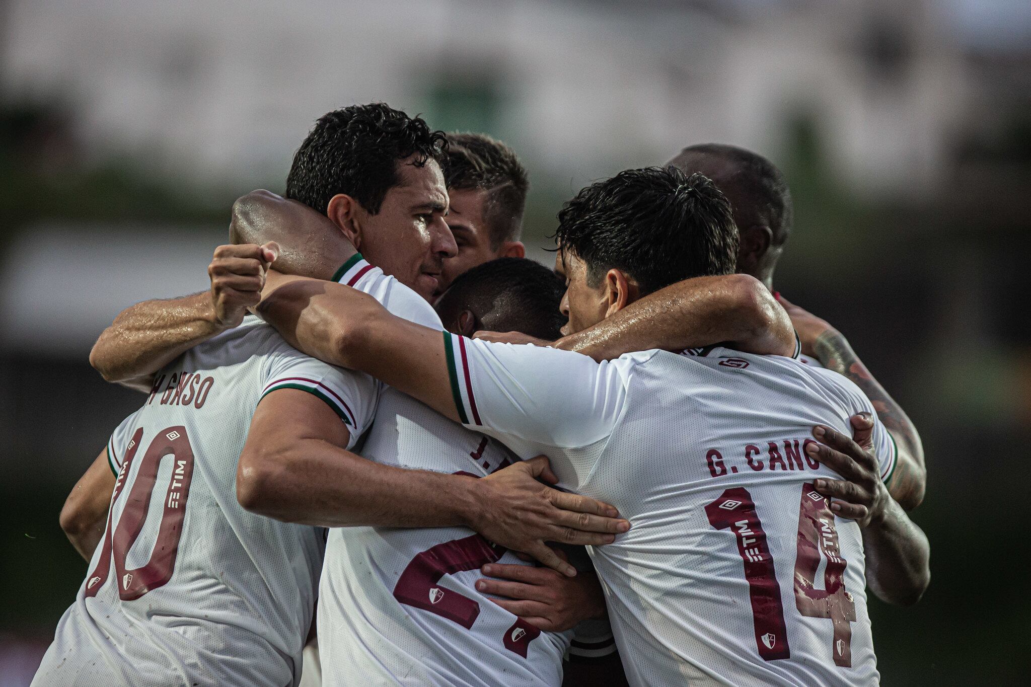 Jhon Arias festeja su gol junto a sus compañeros del Fluminense / Twitter: @FluminenseFC