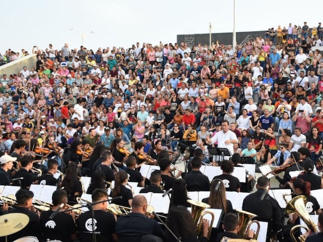 6.000 personas cantaron canciones del Joe Arroyo en el Gran Malecón del Río