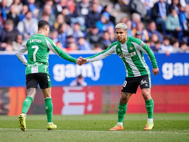 Cucho Hernández, del casi gol de Puskás a una desafortunada lesión: así le fue con el Real Betis. (Photo by Bruno Penas/Quality Sport Images/Getty Images)