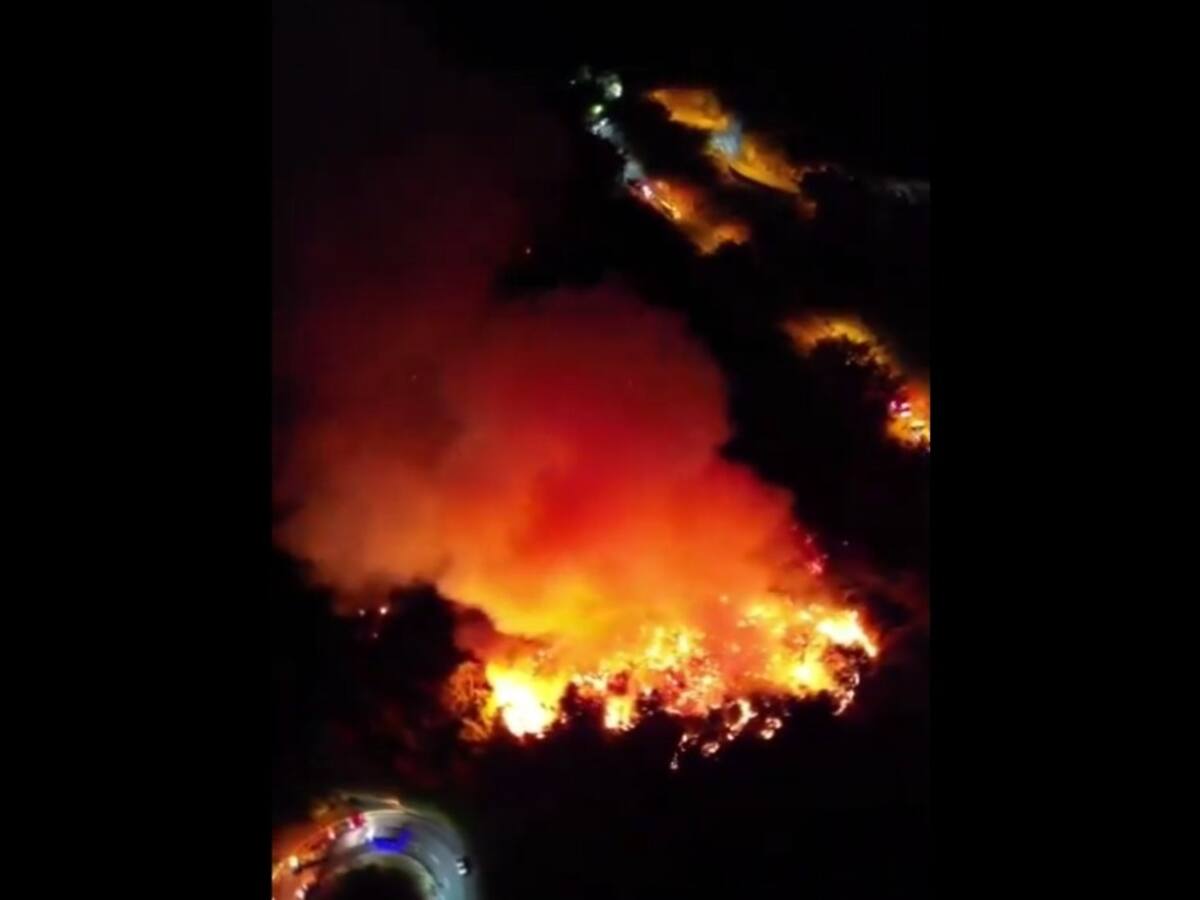 Continúa el incendio en Ruitoque