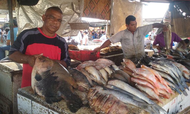La variedad que más se vende es la mojarra lora o la roja, cuyo precio se ha sostenido.