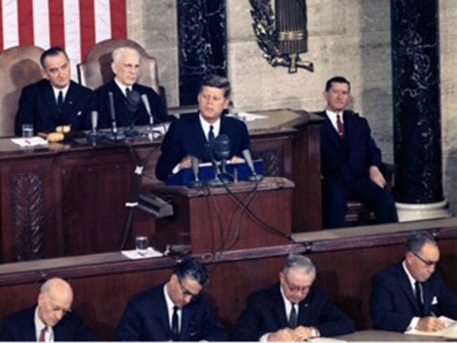John F. Kennedy pide que Latinoamérica también se comprometa