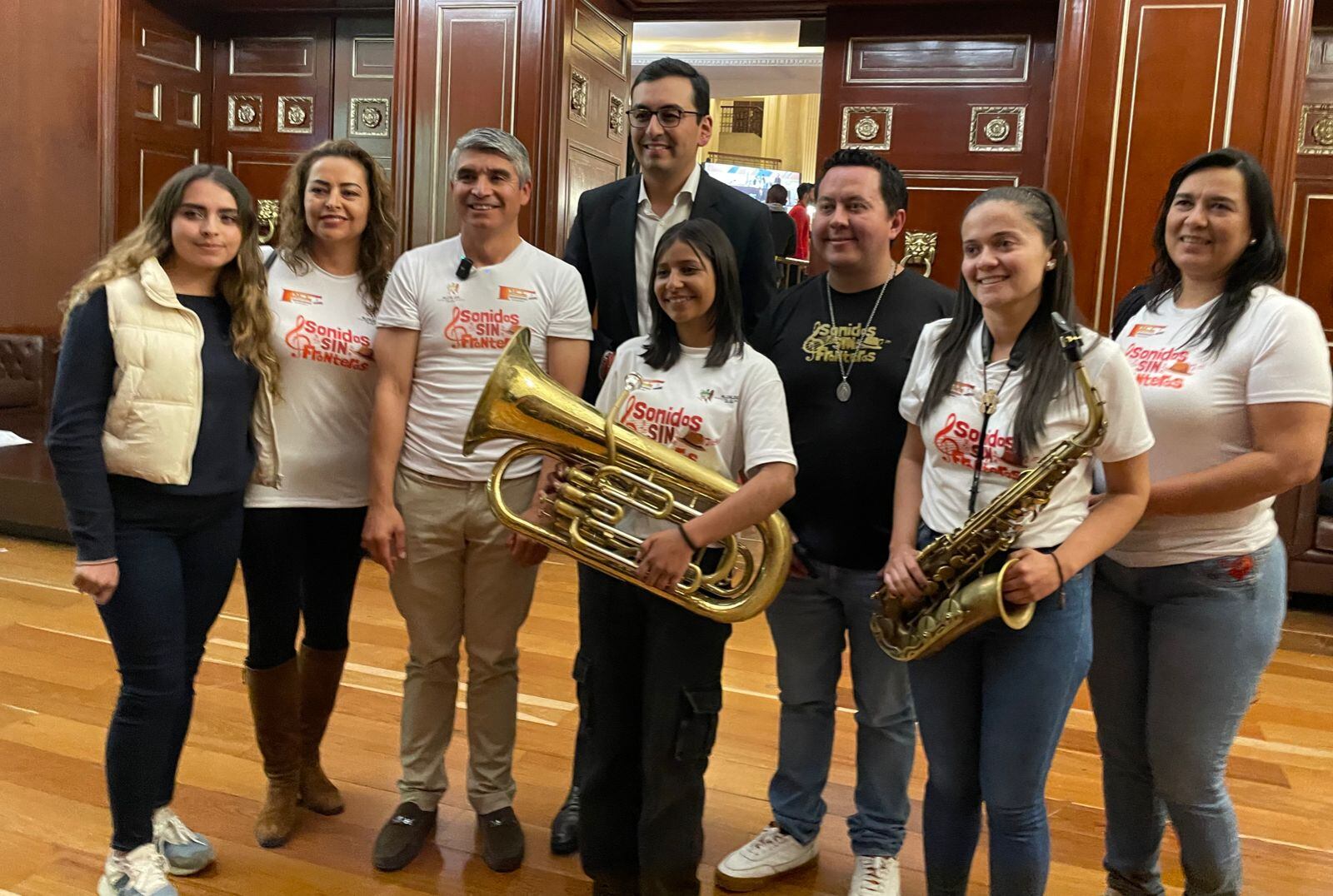 Varios integrantes y familiares de la Banda Sinfónica de Samacá (Boyacá), acompañados del alcalde Wilson Castiblanco Gil y el Representante a la Cámara, Héctor Chaparro, intervinieron en la Cámara de Representantes / Foto: Suministrada.