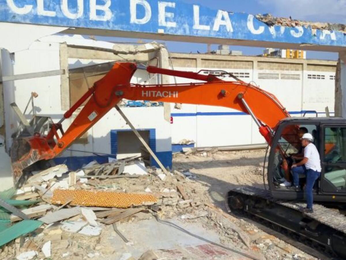 Gobernación demuele predios para ampliación de la Plaza de la Paz