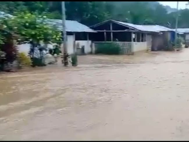 Las fuertes lluvias ocasionaron graves inundaciones en viviendas, calles y cultivos. Cortesía: Dagran.