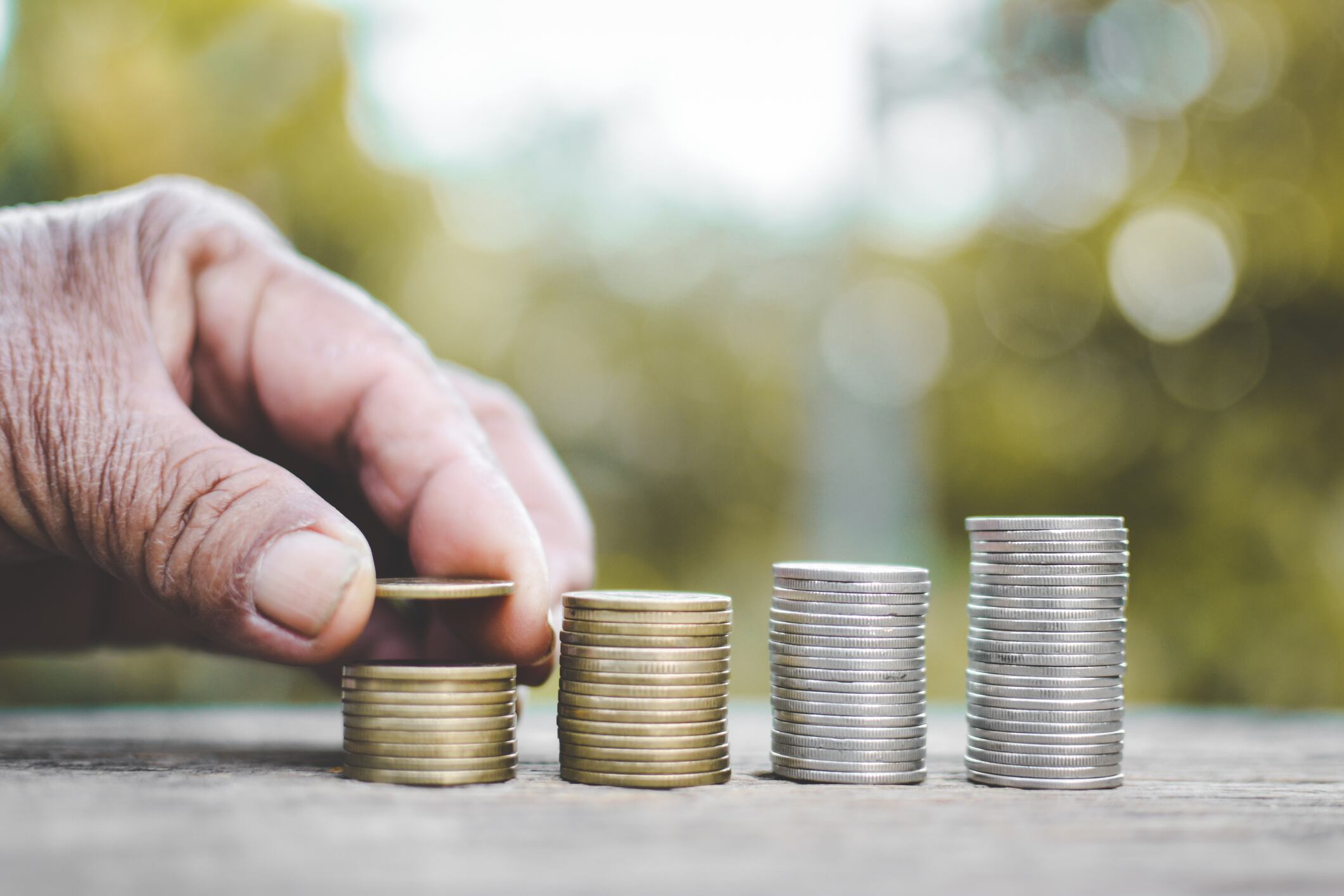 Imagen de referencia de pagos para adulto mayor.