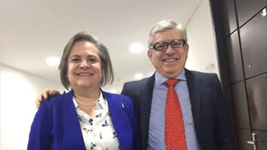 César Gaviria, expresidente de la República y Clara López, Mintrabajo. Foto: Oficina Plebiscito por el "Sí" a la paz.
