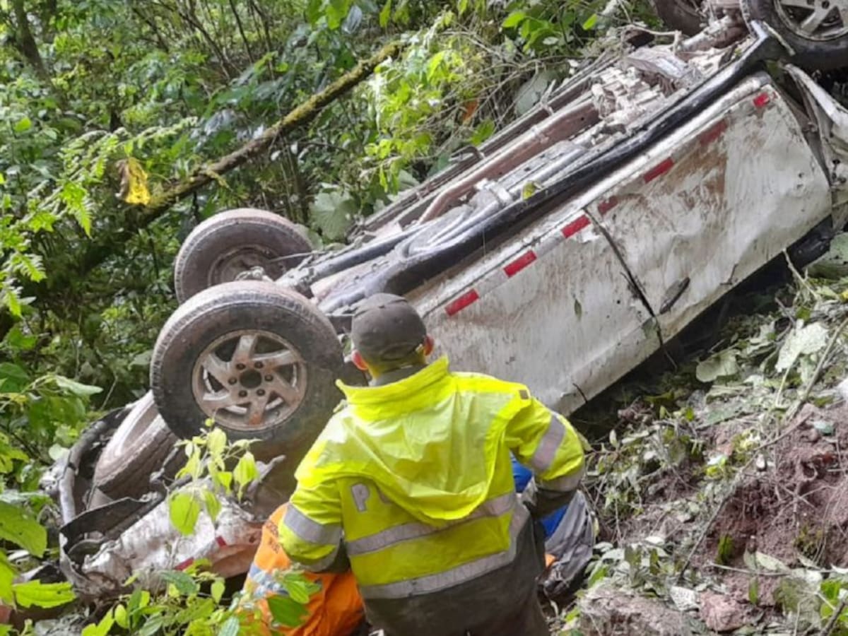 Carro rodó a un abismo de 500 metros y el conductor recibió heridas leves