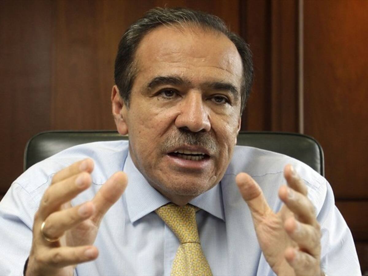 Procuraduría abre investigación contra el exministro Miguel Peñaloza