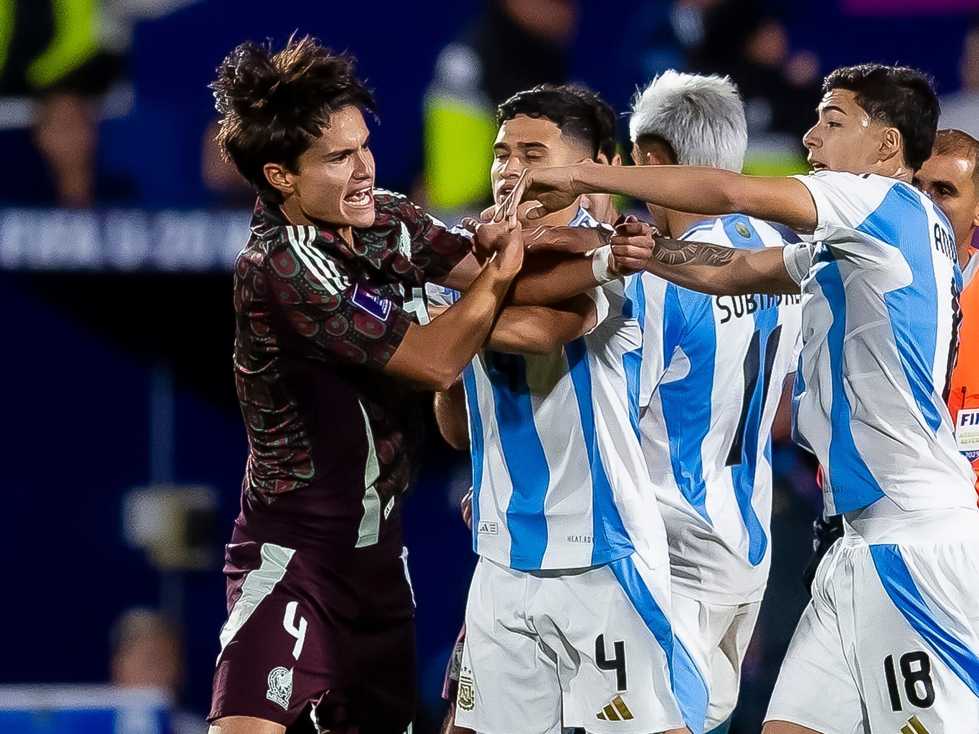 El partido entre Argentina y México terminó en medio de roces y peleas. (Photo by Cristian Soto Quiróz/Eurasia Sport Images/Getty Images)