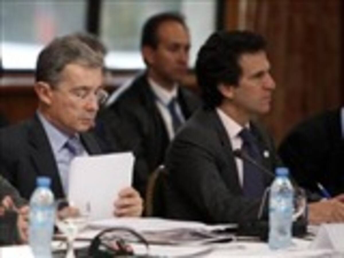 El presidente Alvaro Uribe reiteró en la cumbre de Unasur que el acuerdo militar de Colombia con EEUU no tiene reversa