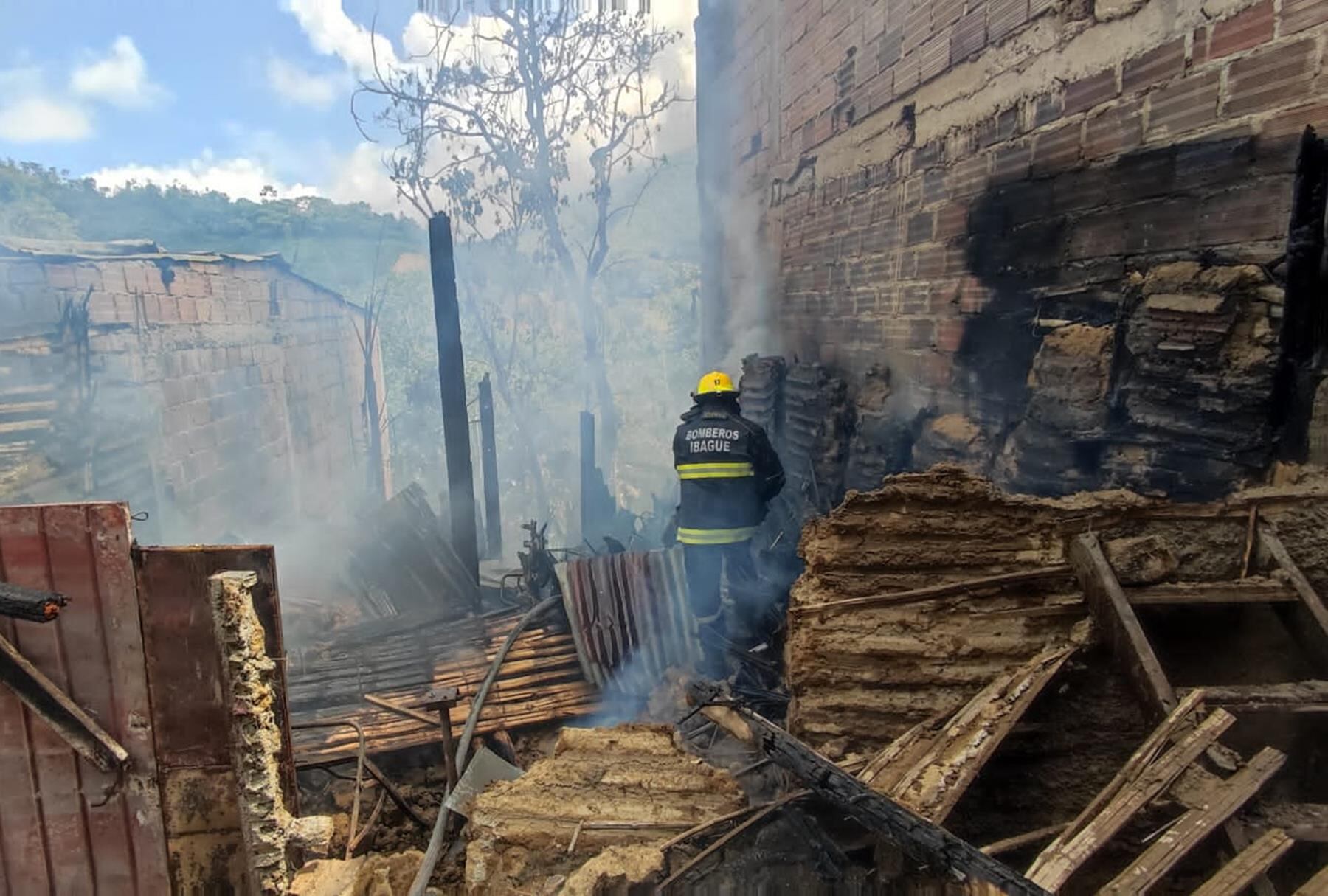 Incendio en el sector de Los Túneles en Ibagué