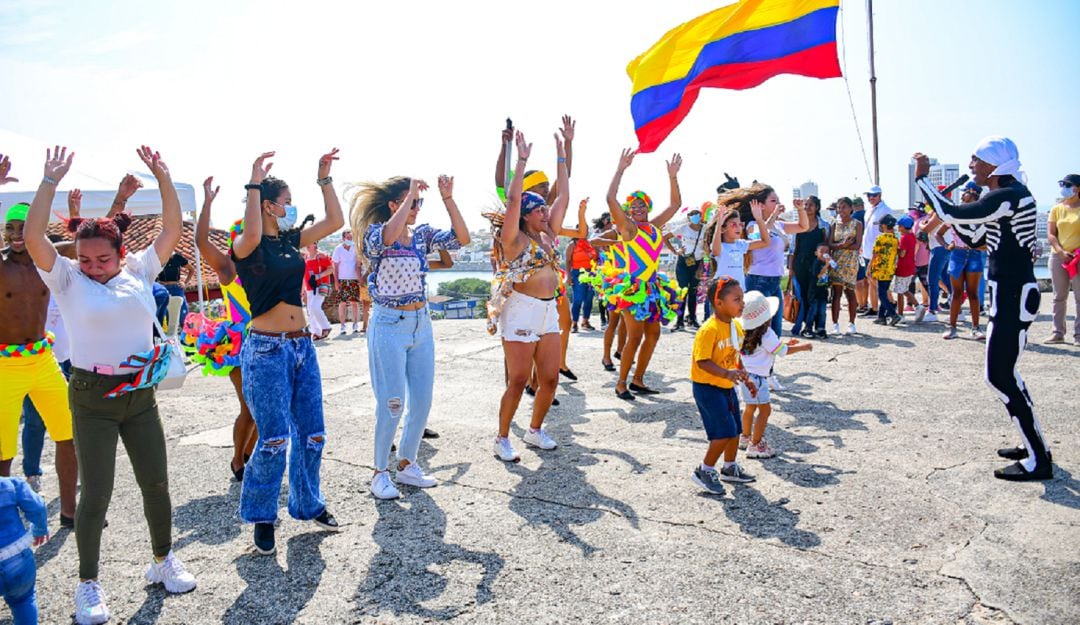 Los visitantes participaron en taller de manualidades, pantomimas, títeres y presentaciones artísticas.
