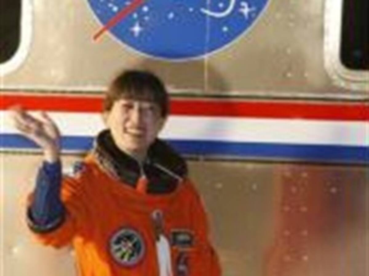La primera madre astronauta nipona relatará su periplo espacial en Twitter