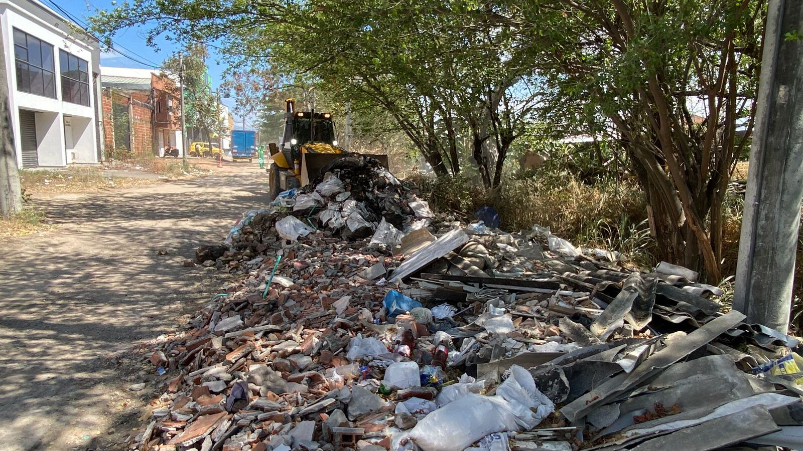 La Alcaldía de Neiva inició la intervención de ocho sectores afectados por la disposición inadecuada de residuos. Foto Alcaldía de Neiva