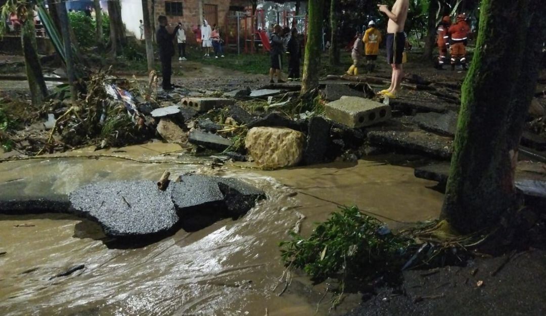 Aguacero de hora y 15 minutos puso a orar a más de uno