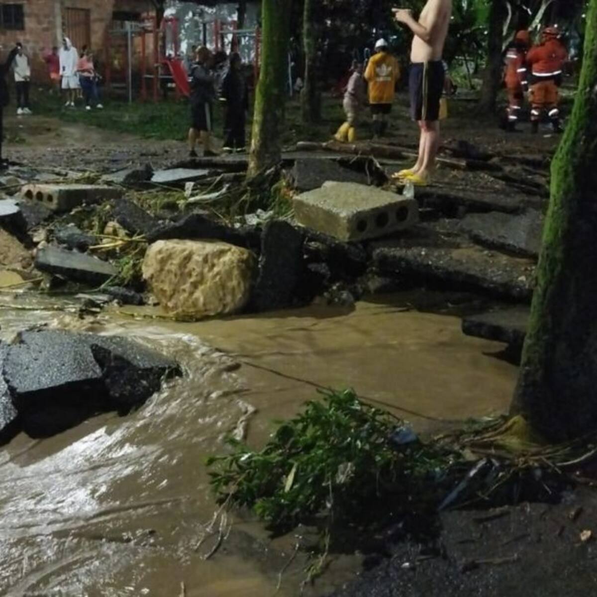 Aguacero de hora y 15 minutos puso a orar a más de uno
