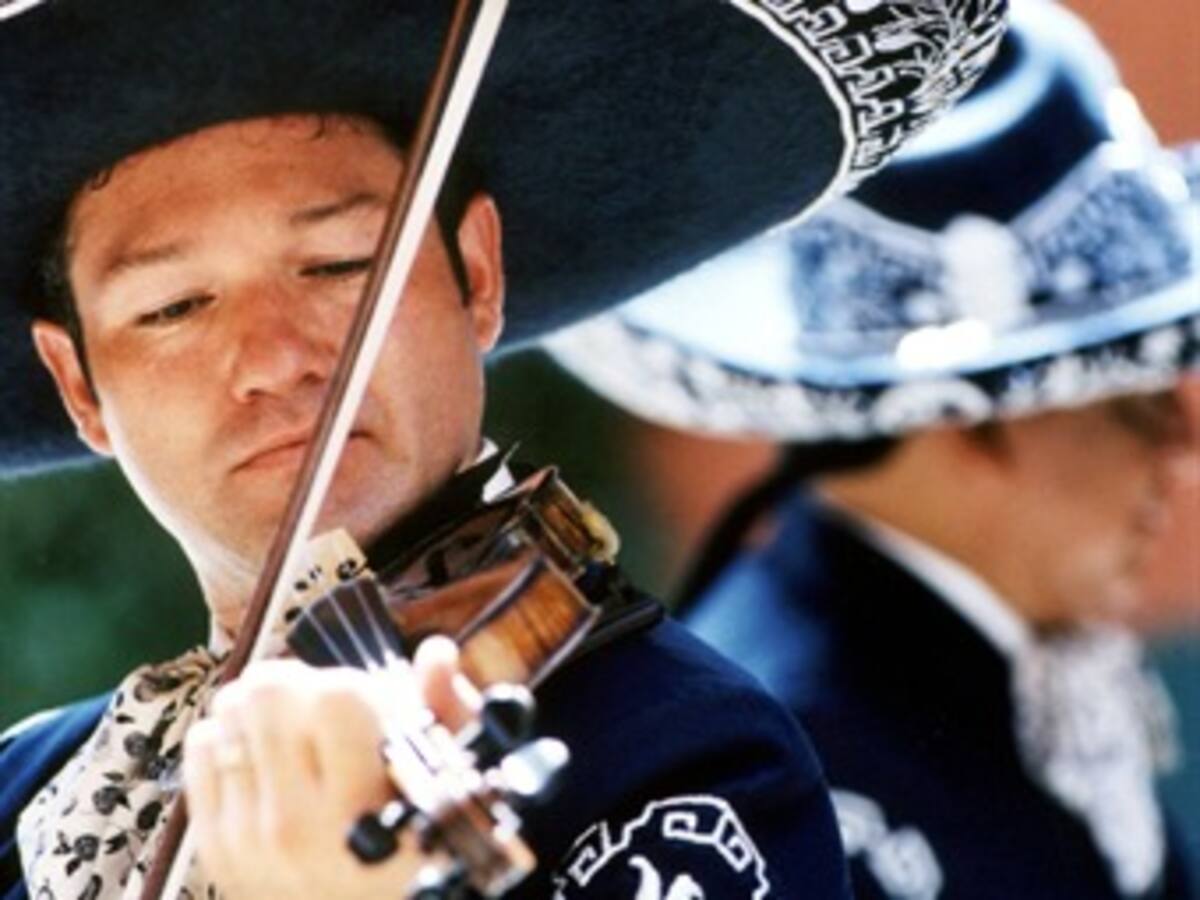 Más de 500 músicos imponen en México récord Guinnes del mariachi más grande