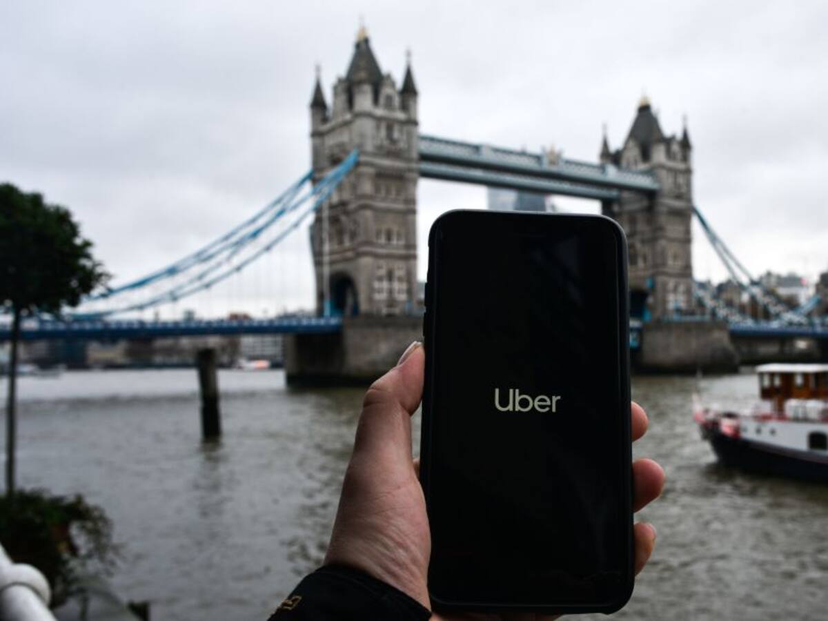 Uber otorga derechos laborales a conductores británicos