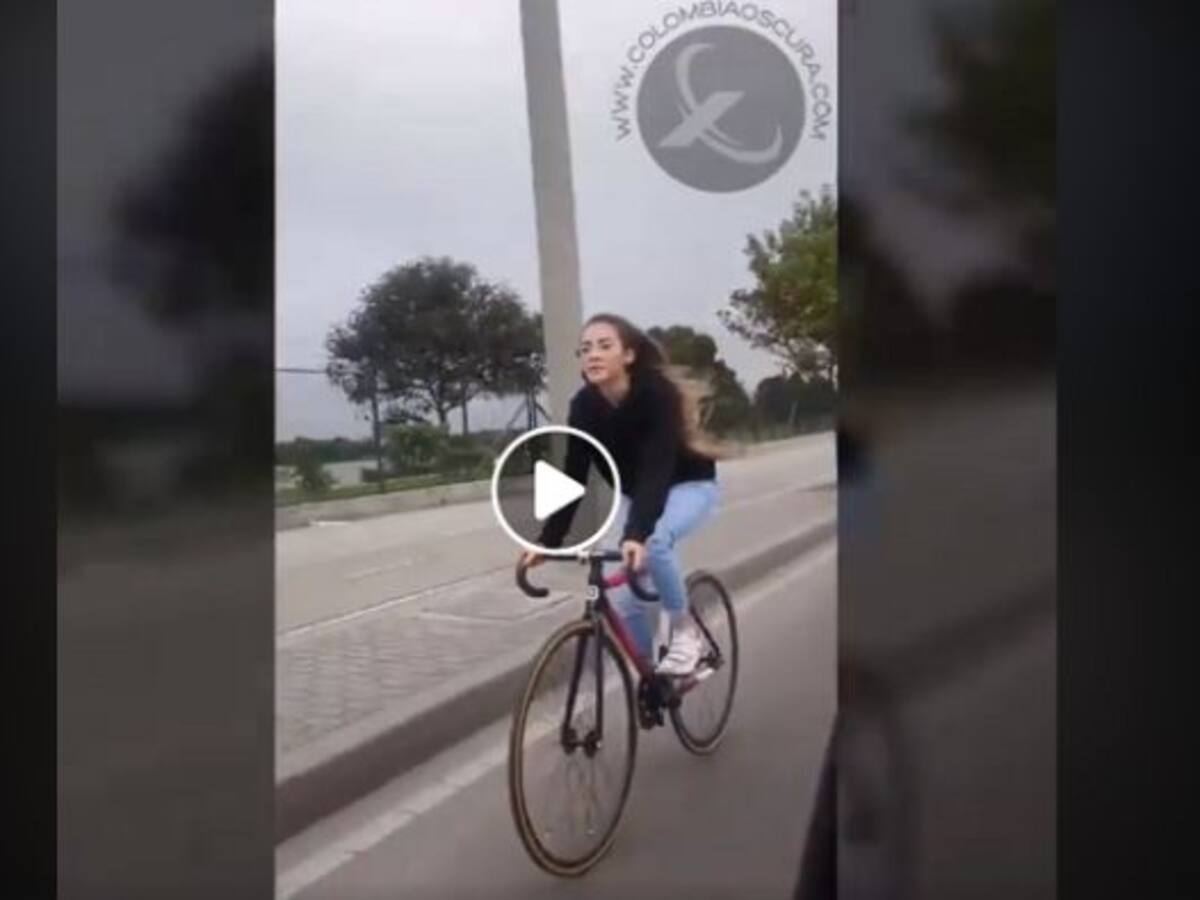 ¡Imprudencia! Ciclista arriesga su vida y la de una familia