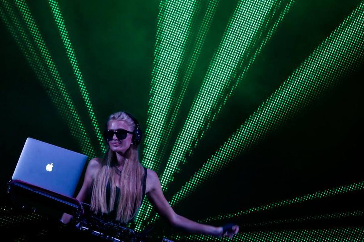 La DJ deleitó a sus seguidores en el "toque" que ofreció este viernes en el Castillo Marroquín. Junto a ella se presentó Natalia Paris.