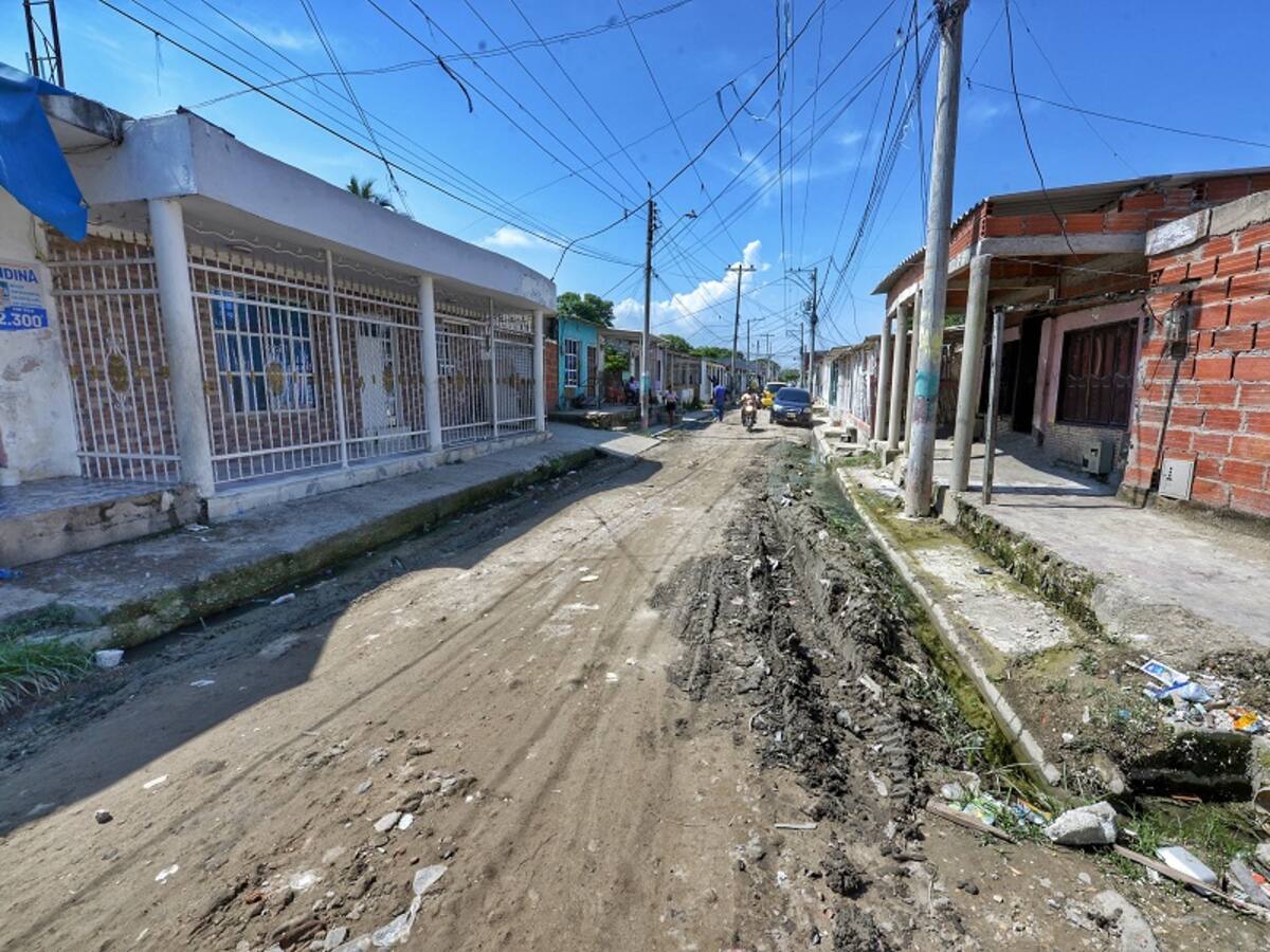 ¡Por fin! Anuncian pavimentación de la Calle Colombia en barrio Olaya Herrera