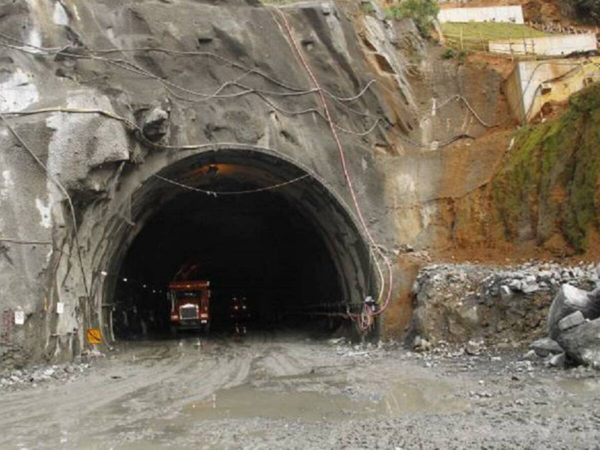 Antioquia pide al Estado acelerar obras en el tramo 2 del Túnel del Toyo