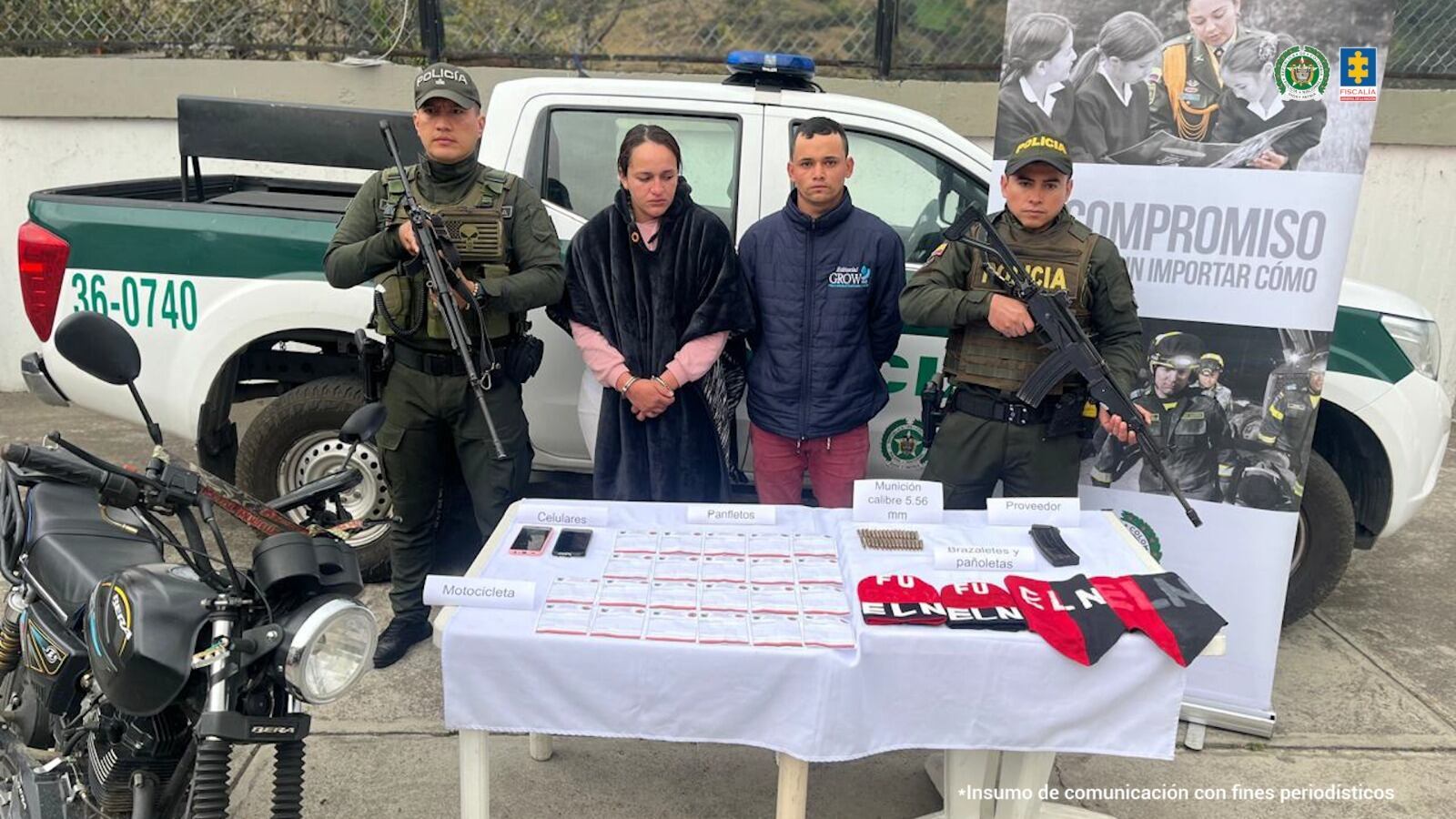 Diana Patricia León y Eloy Josué Velásquez Labrador fueron sorprendidos con panfletos y brazaletes alusivos al ELN / Foto: Fiscalía General de la Nación