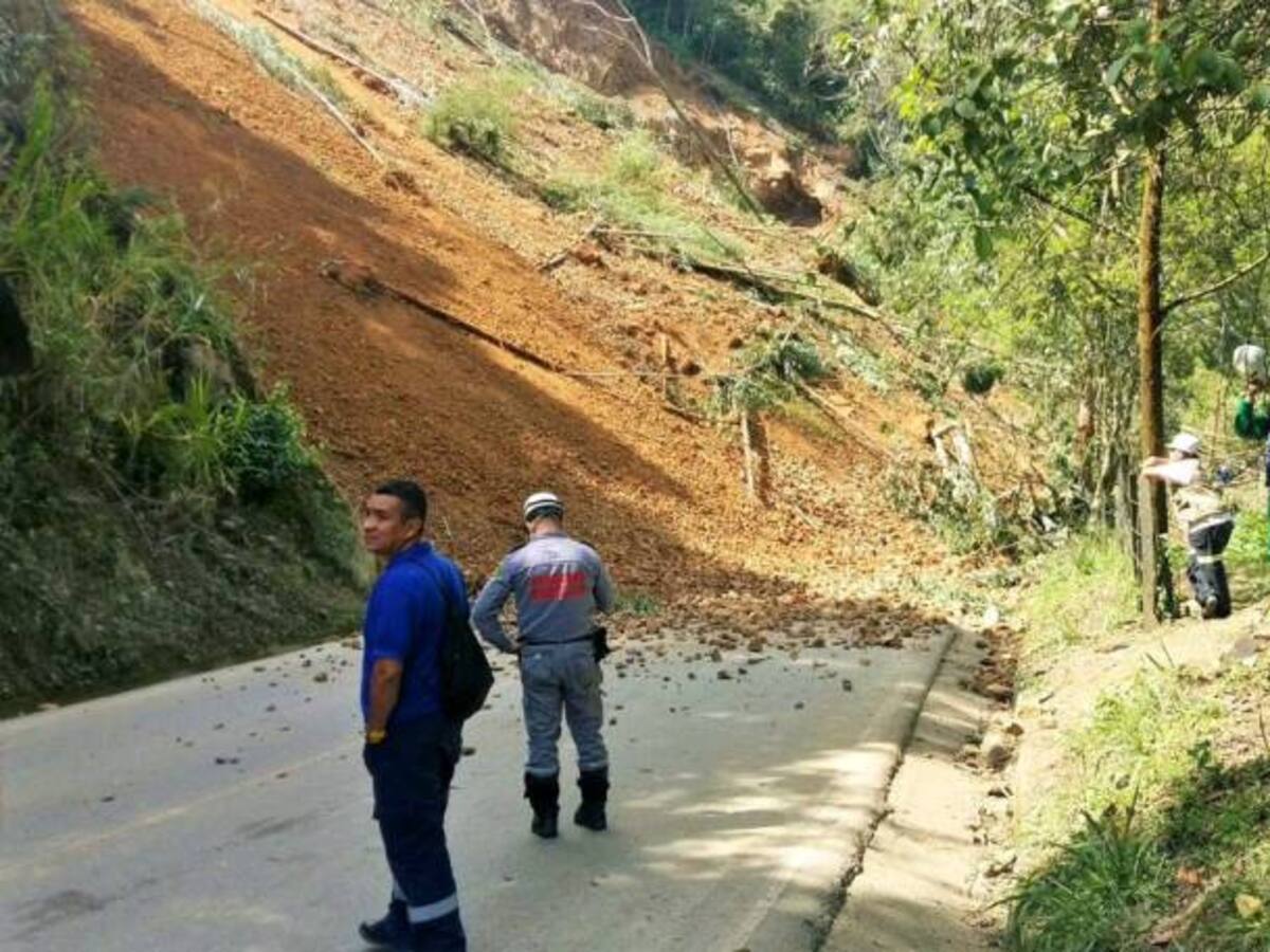 Evacuan viviendas a 300 metros del deslizamiento en Amagá, Antioquia