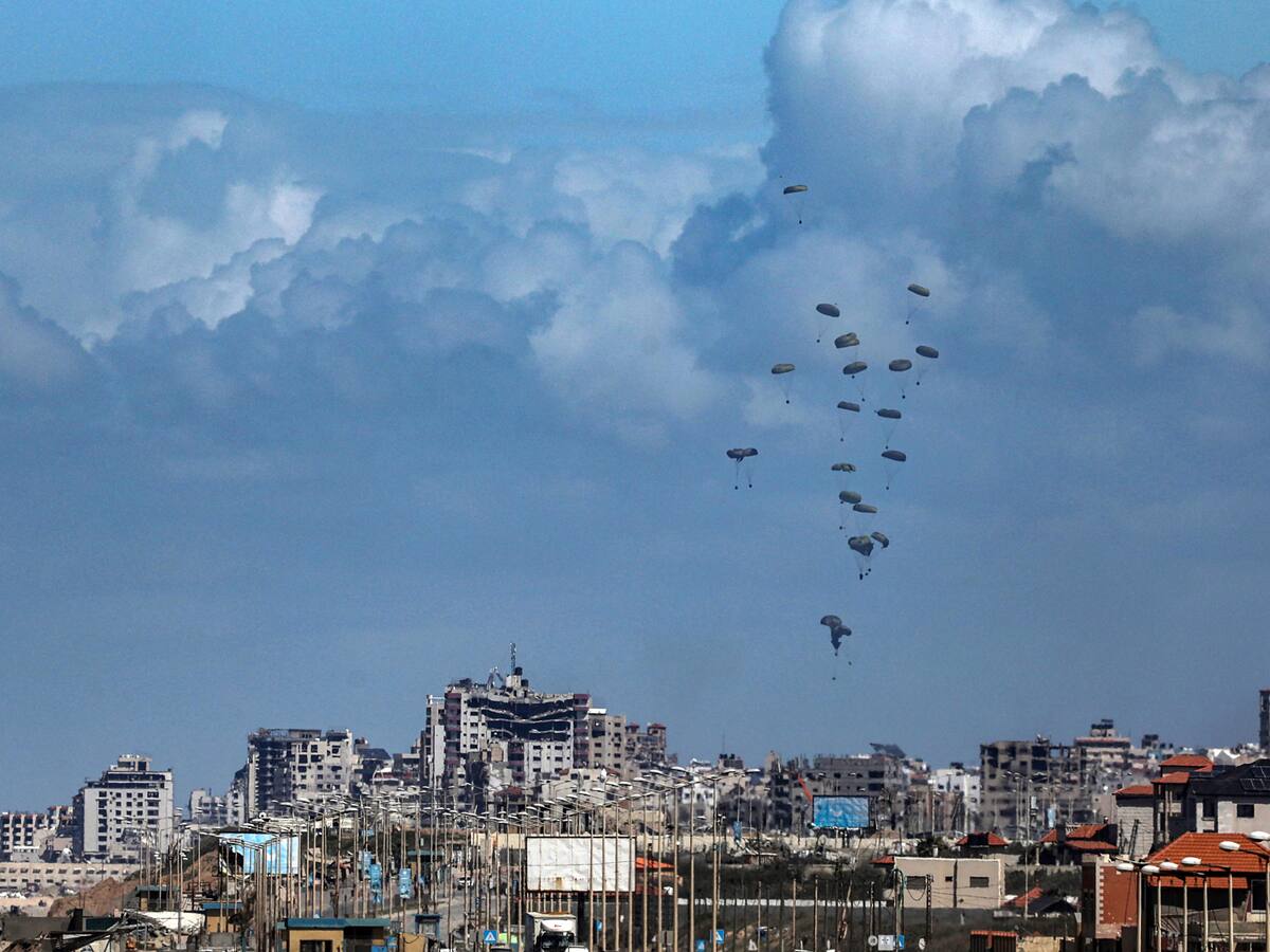 ¿Por qué Hamás pide suspender lanzamientos de ayuda aérea en la Franja de Gaza?