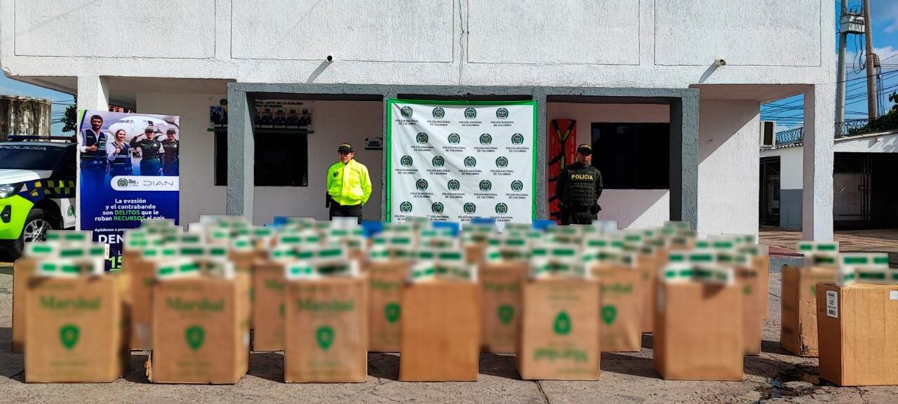 Cae banda de contrabando de calzado y cigarrillos.