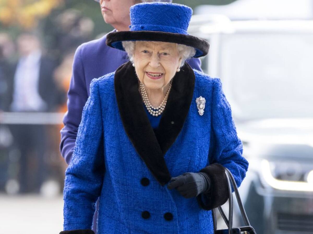 Isabel ll: experto reveló marca del teléfono y contactos a los que contesta