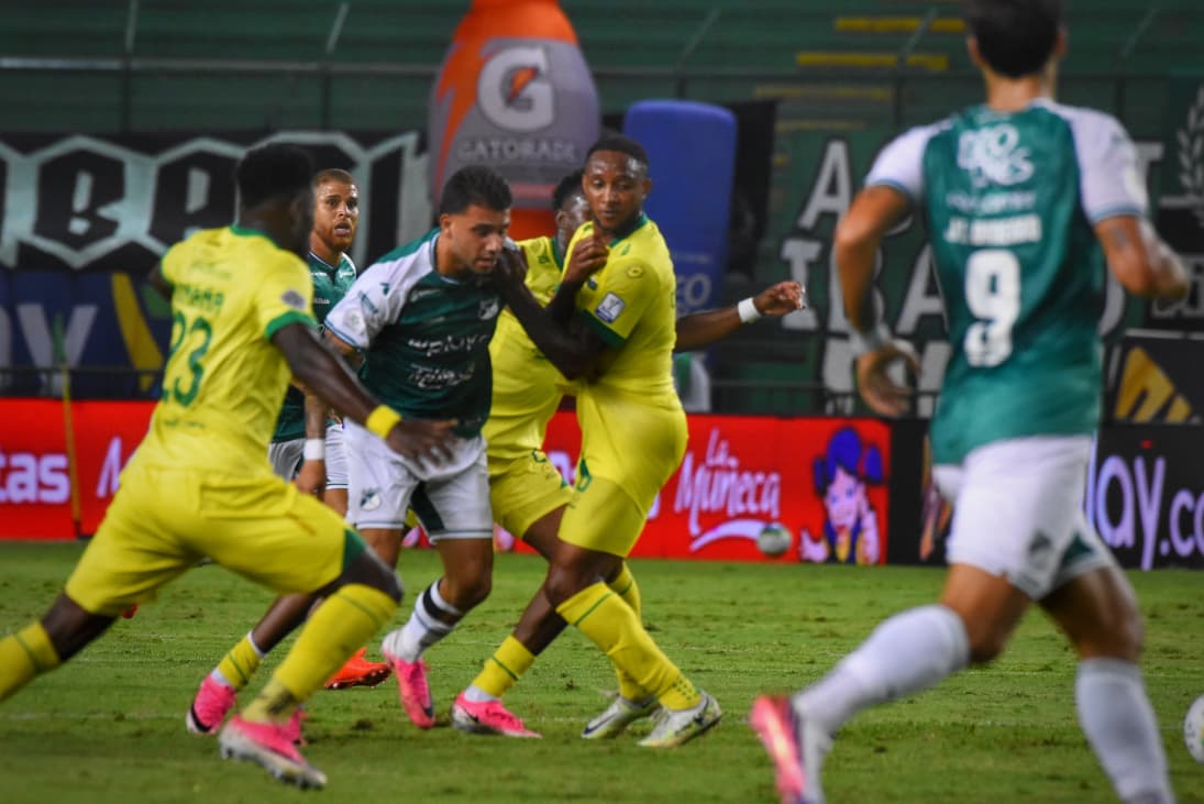 Agónico empate entre Deportivo Cali y Bucaramanga en Palmaseca: resumen, goles y polémicas / Colprensa