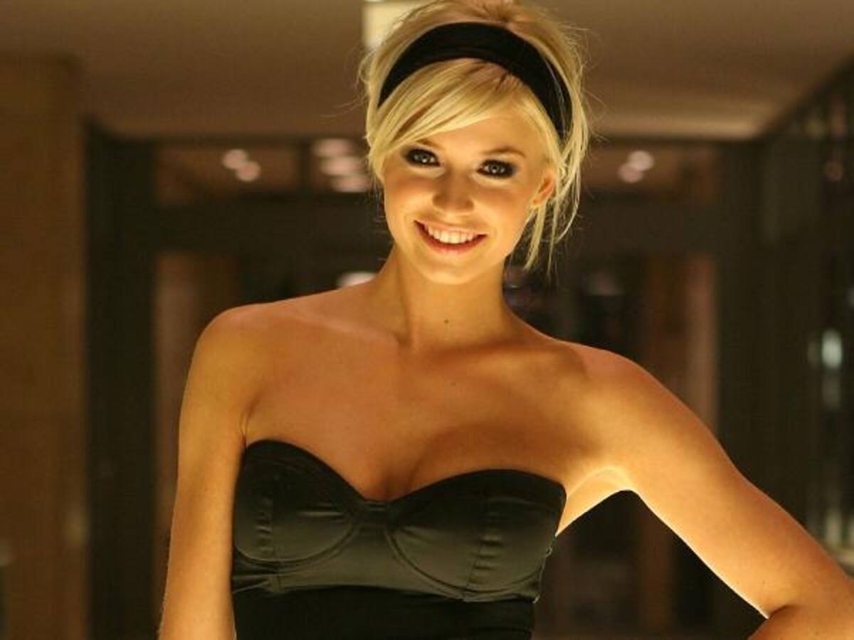 Lena Gercke sencillamente hermosa.