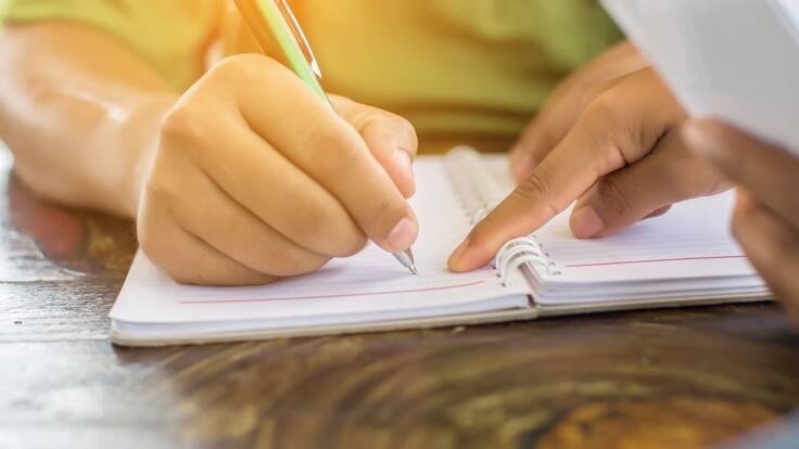 Mamá denunció que profesora sostuvo relaciones con su hijo por notas