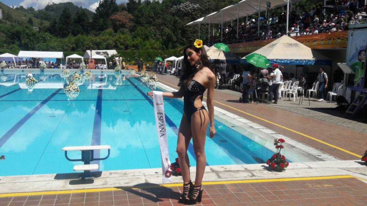 Desfile en traje de baño de las candidatas al Reinado Internacional del Café