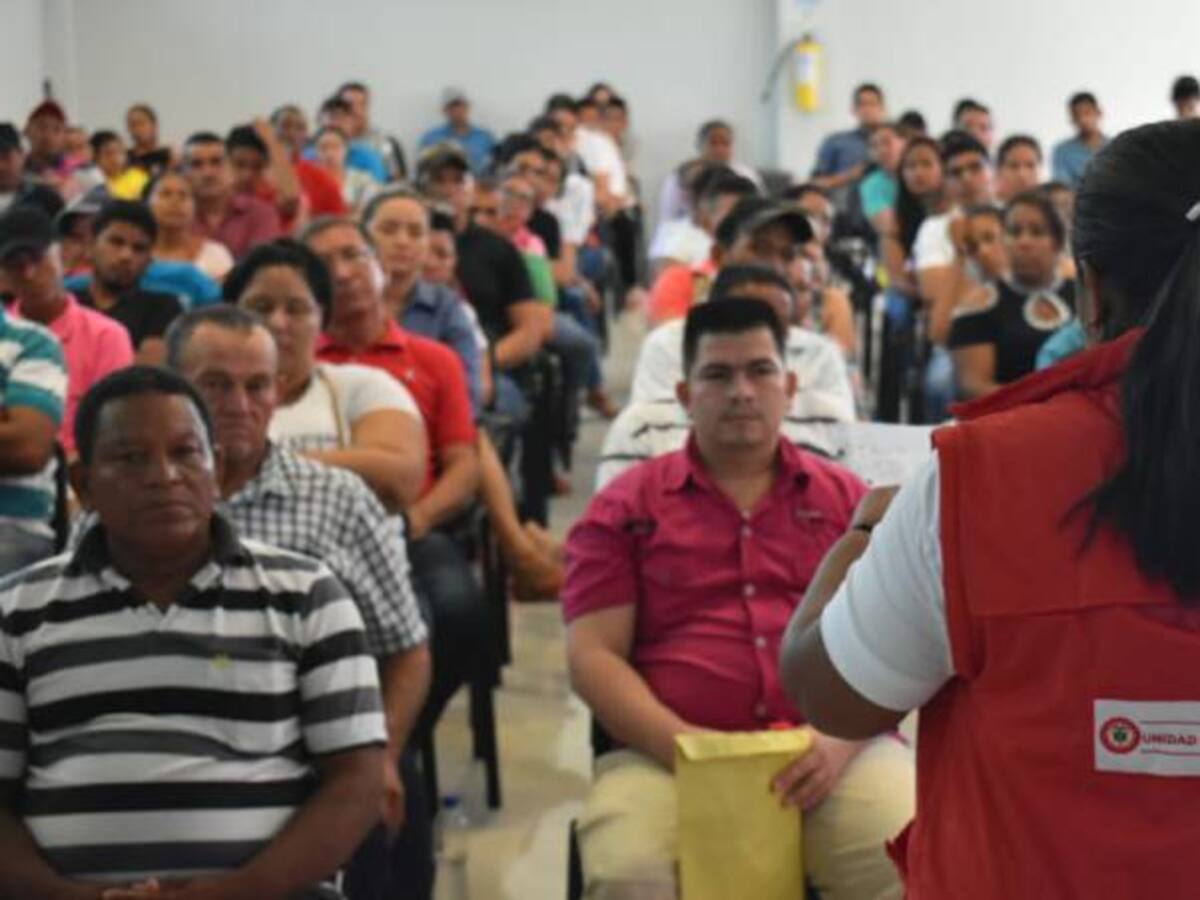 El Gobierno entrega millonarias indemnizaciones a víctimas de la violencia