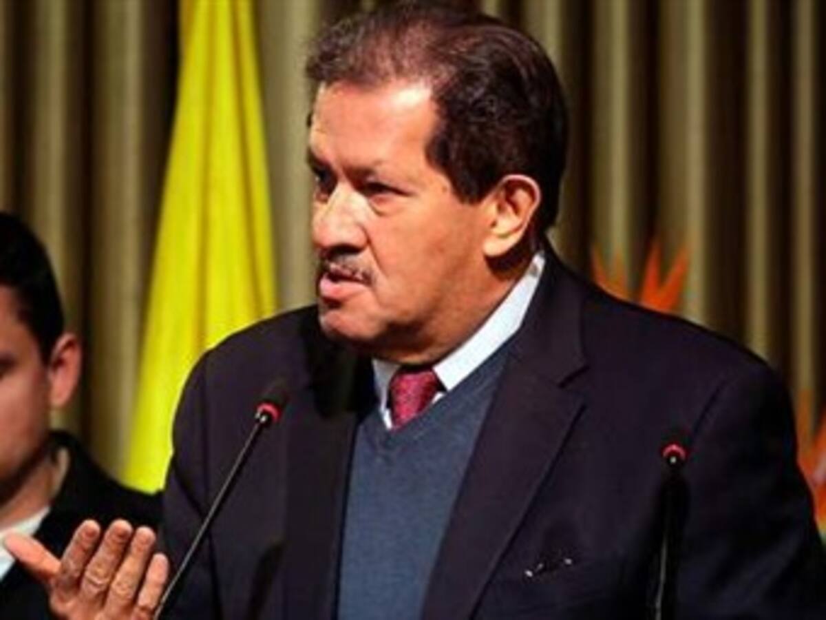 Es vagabundería estar firmando acuerdos para salir del paso: Garzón