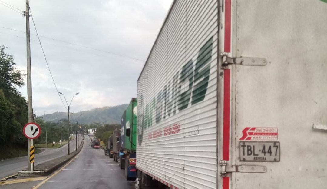 La vía La Línea tiene paso a un carril en el km 40 sector Tolima