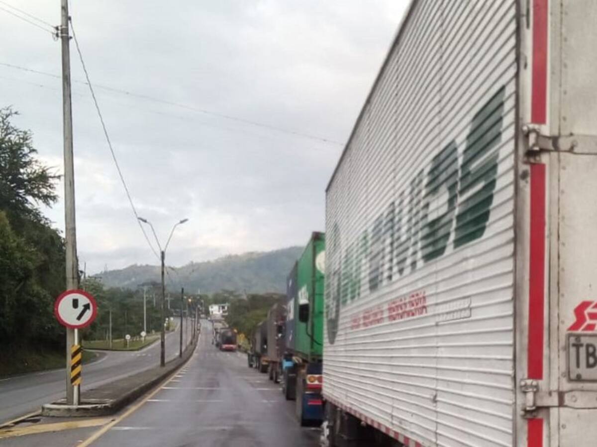 Si llueve en zona del derrumbe en la línea, cerramos por prevención: Invías
