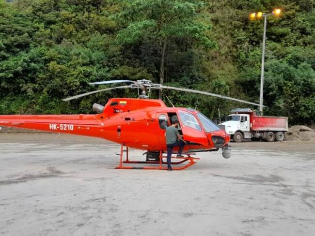 Un helicóptero sobrevuela Quetame para prevenir nuevas emergencias