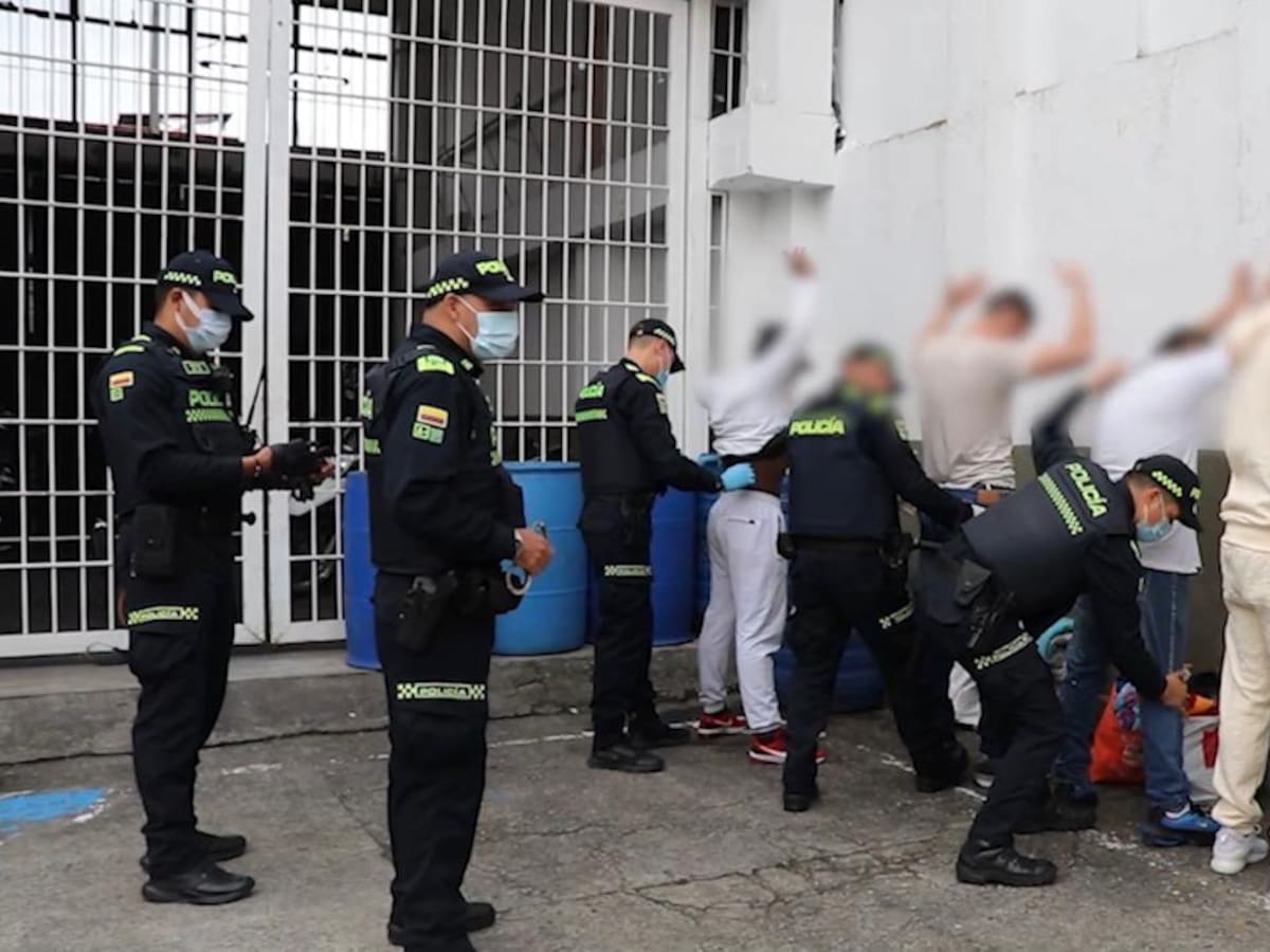 Hallan una caleta con armas, celulares y drogas en la UPPV de Pereira