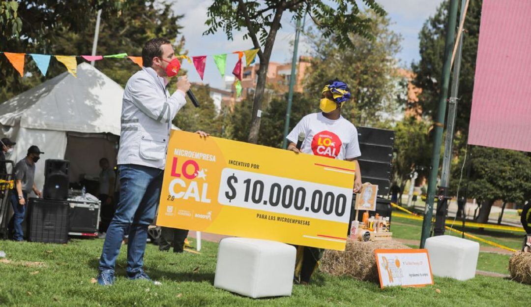 Entrega de 10 millones de pesos a emprendedores 