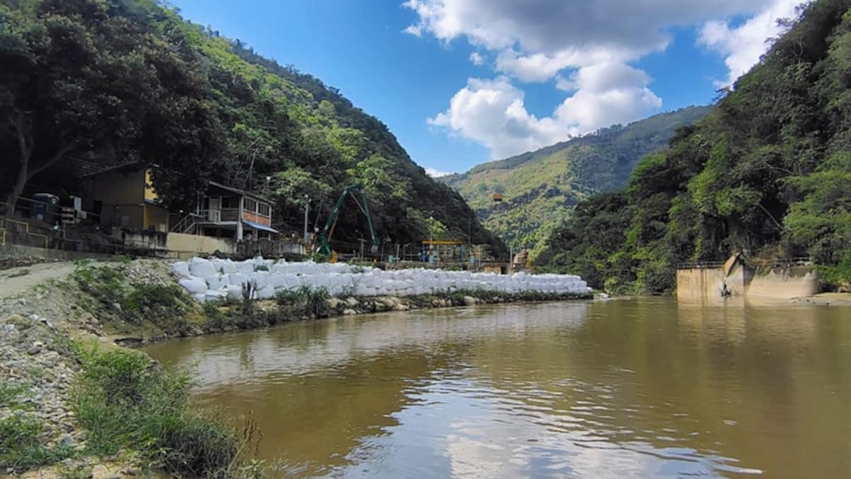 Daño en represa en Santander obliga a emitir alerta en plena temporada invernal