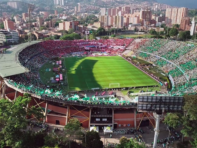 Este domingo se permitirá el ingreso de hinchas verdes y rojos al estadio Atanasio Girardot. Foto: Alcaldía de Medellín.