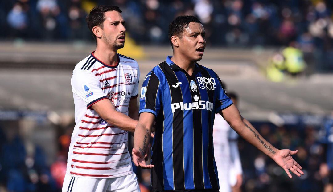 Luis Fernando Muriel formó como titular ante el Cagliari.