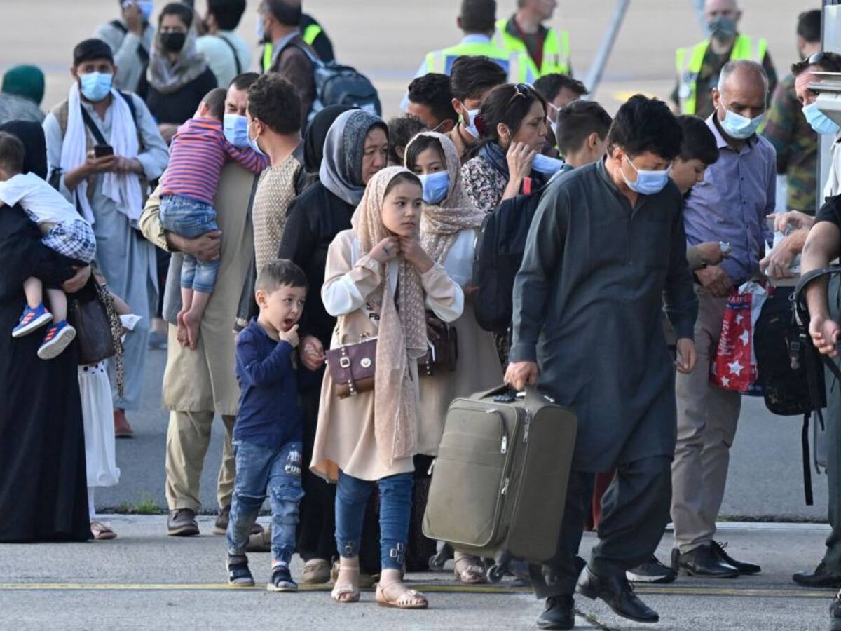 G7 pide que talibanes permitan evacuaciones después de agosto