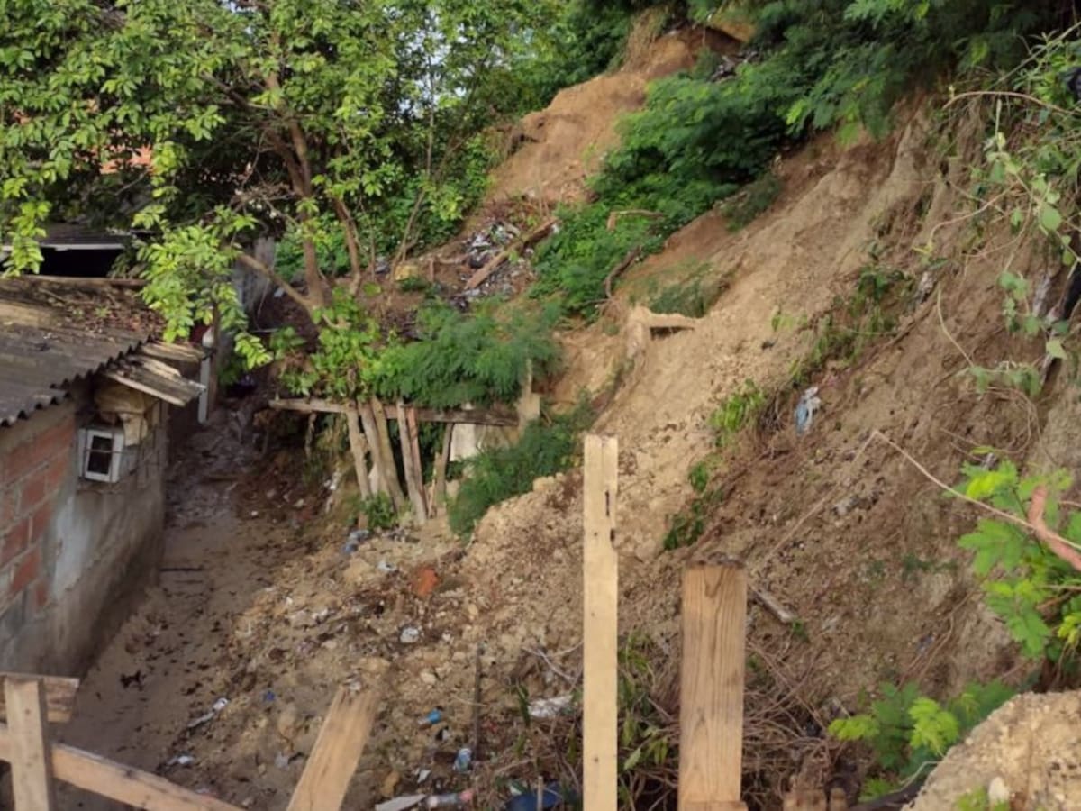 Viviendas a punto de colapsar en el barrio Las Brisas de Cartagena