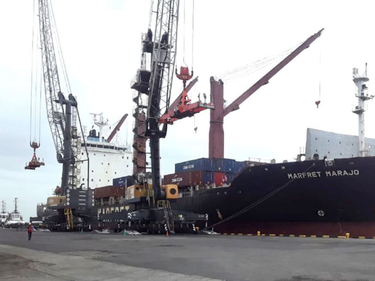 Más de ocho horas duró buque encallado en Bocas de Ceniza